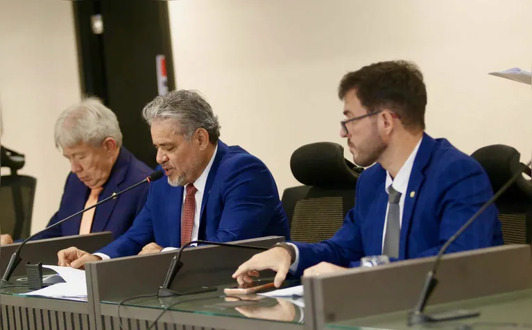 Deputados estaduais