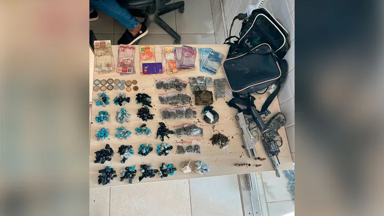 Armas, munições e entorpecentes apreendidos com os suspeitos foram apresentados à Seccional de Polícia Civil de Marabá.