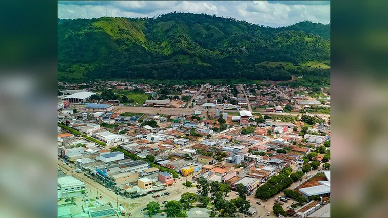 Tucumã localizada no sul do Pará próxima a Ourilândia do Norte e São Félix do Xingu. Transição para a nova ordem constitucional.