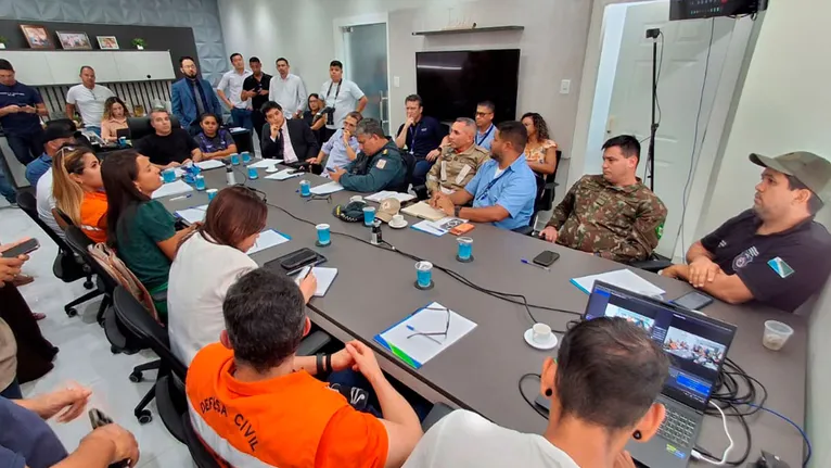 Autoridades e técnicos reúnem-se na Prefeitura de Tucuruí para formalizar a criação da Comissão de Monitoramento e Estudos Geológicos.
