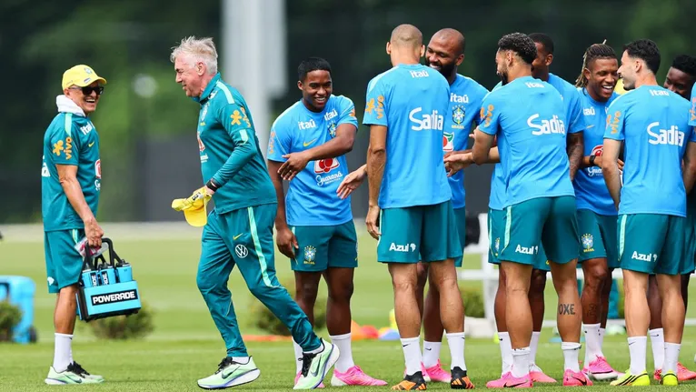 Carlo Ancelotti comemora 67 anos com festa na Seleção Brasileira
