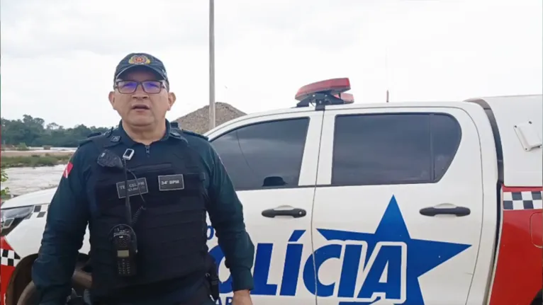 Tenente-coronel Kojak Antônio da Silva Santos, do 34º Batalhão da PM, relata operação no bairro Laranjeiras; alvo principal usava tornozeleira eletrônica e fugiu.