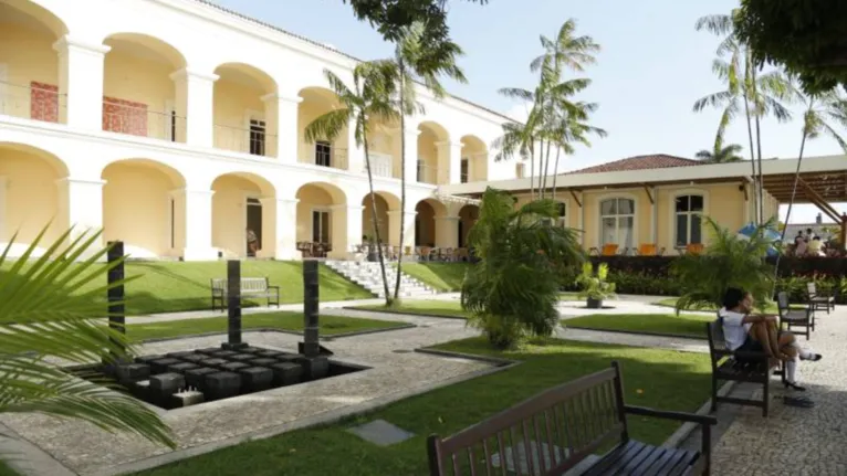 Arte, história e uma vista privilegiada da Baía do Guajará em um só lugar.