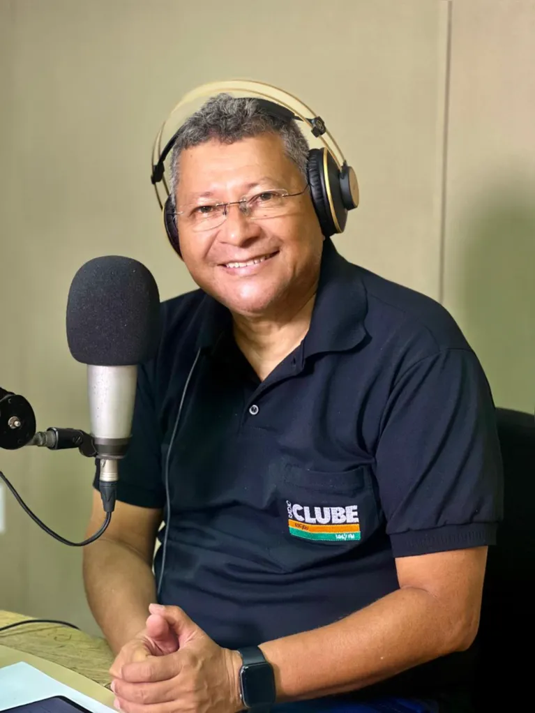 O narrador Valmir Rodrigues atribuiu as dificuldades do Brasil à falta de entrosamento e de uma identidade de jogo definida, cobrando maior organização da equipe de Carlo Ancelotti.