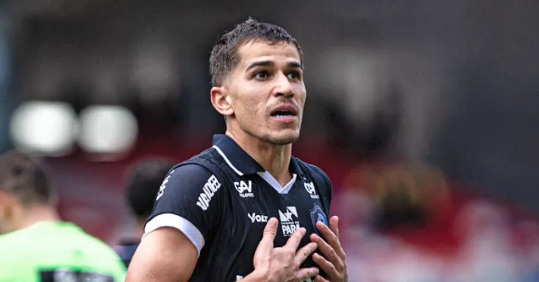 Vitor Bueno tem grande qualidade, mas ainda busca ritmo