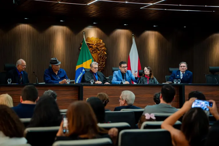 Deputado homenagiou a Academia Parense de Jornalismo