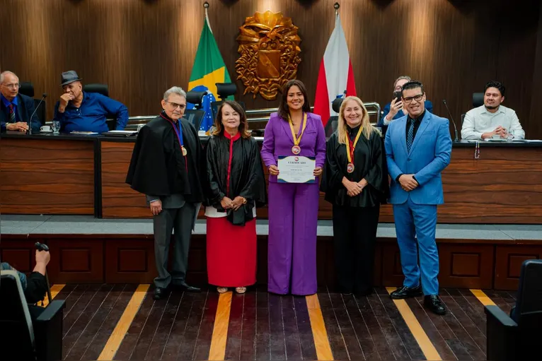 A repórter Sancha Luna, da RBATV, foi uma das homenageadas no evento.