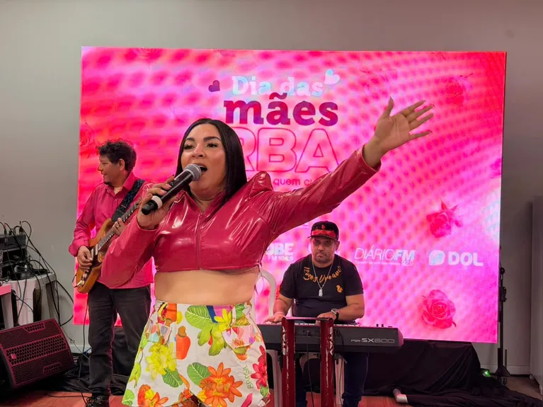 Cantora Mell Pinheiro