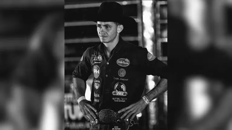 Vídeo: peão morre após ser pisoteado por touro durante rodeio