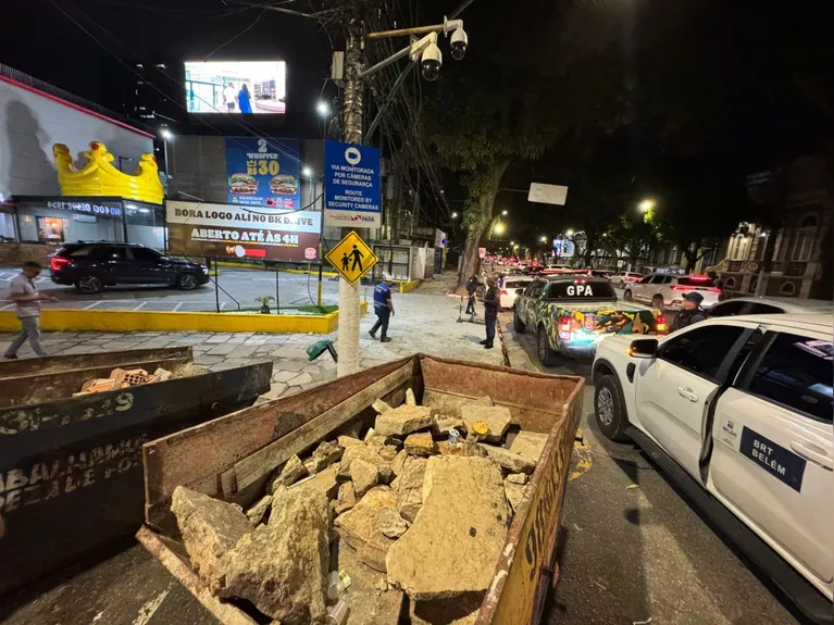 Prefeitura multa em R$ 30 mil fast-food por dano em calçada em Belém