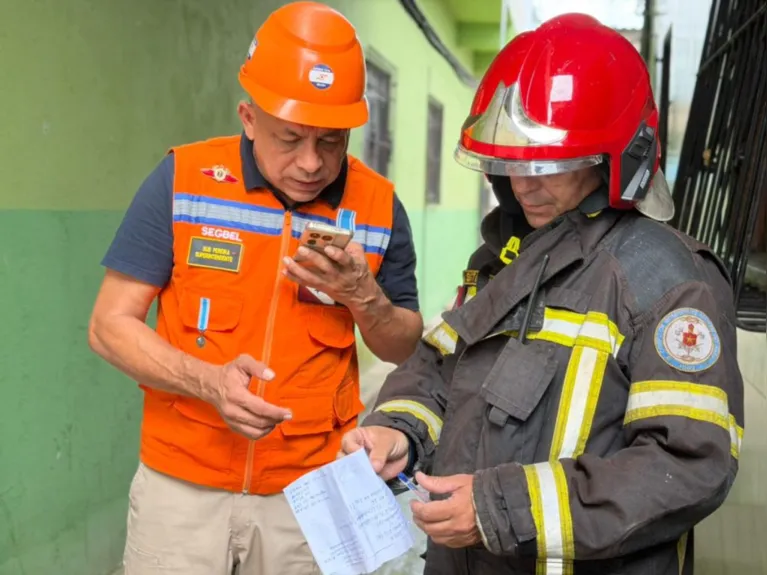 A Defesa Civil Municipal iniciou a avaliação dos prejuízos provocados pelo incêndio e continua prestando assistência às famílias afetadas pela ocorrência.