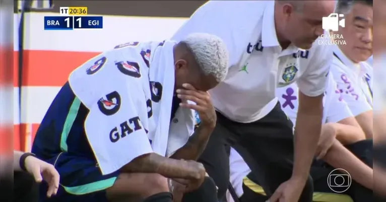 Wesley chorando no último jogo do Brasil.