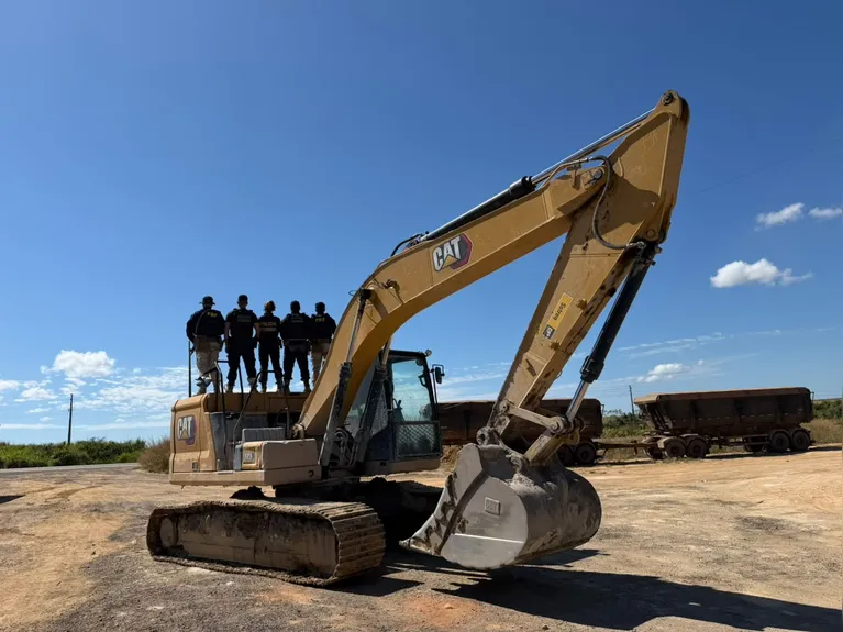 Os envolvidos poderão responder pelos crimes de usurpação de bem da União, extração ilegal de recursos minerais e dano ambiental