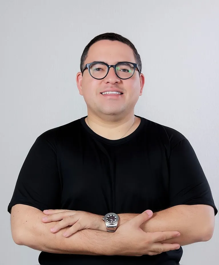 Professor de Língua Portuguesa para concursos, João Vicente
