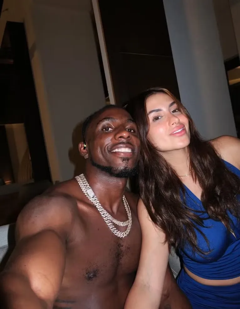 Autor do 1º gol da Copa é naturalizado e casado com modelo mexicana