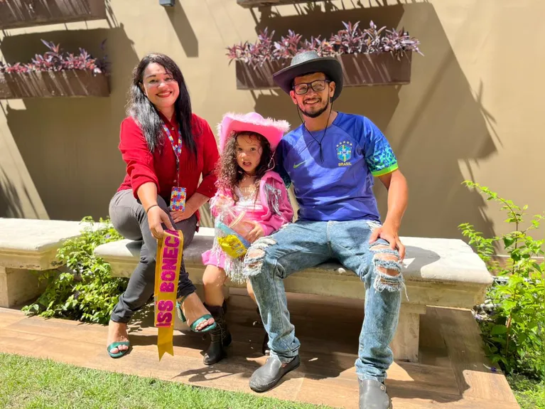 A família de Jade (4 anos), uma das pacientes do Ionpa, também prestigiou o evento.