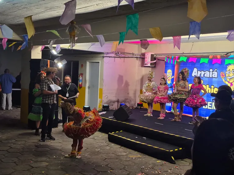 Os desfiles de Miss Caipira Mirim animaram a noite.