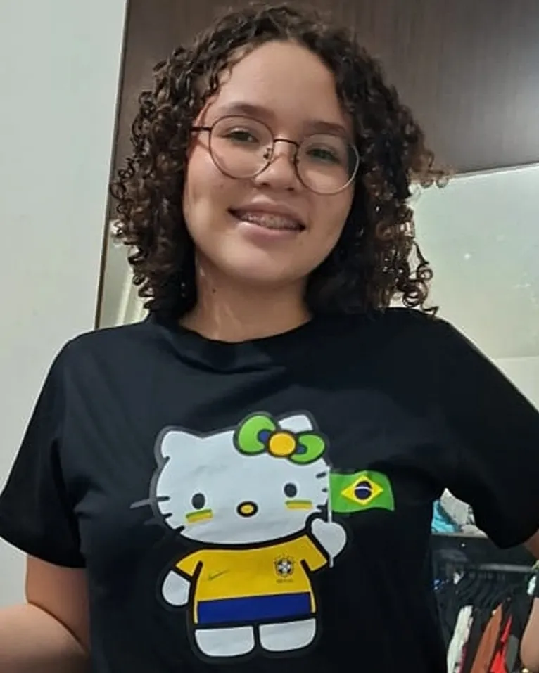 Maria Flor Alves, de 14 anos