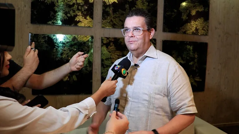 Ministro Wolney Queiroz concede entrevusta ao grupo RBA.