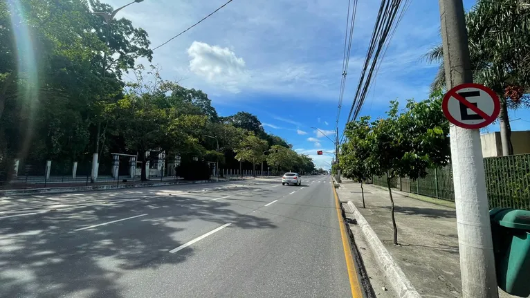 Nos pontos de ônibus, a situação também era diferente da registrada antes da bola rolar.