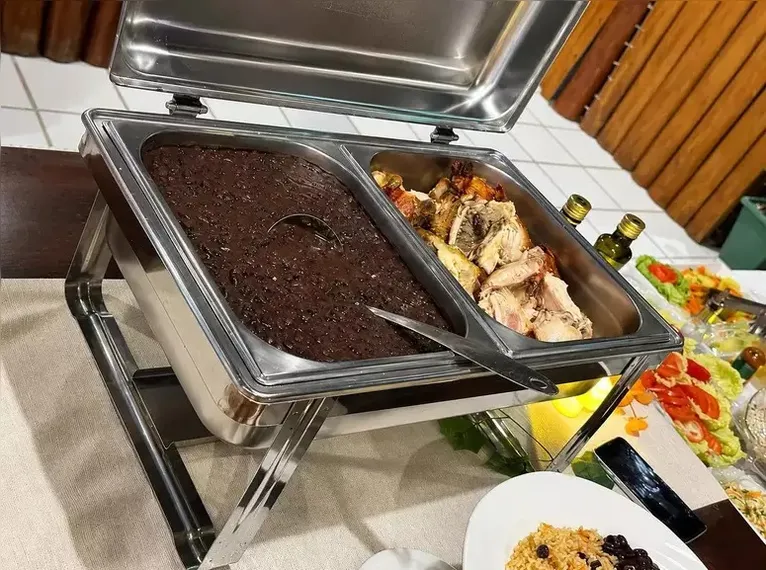 Hóspede processa pousada de Glória Pires após ceia decepcionante