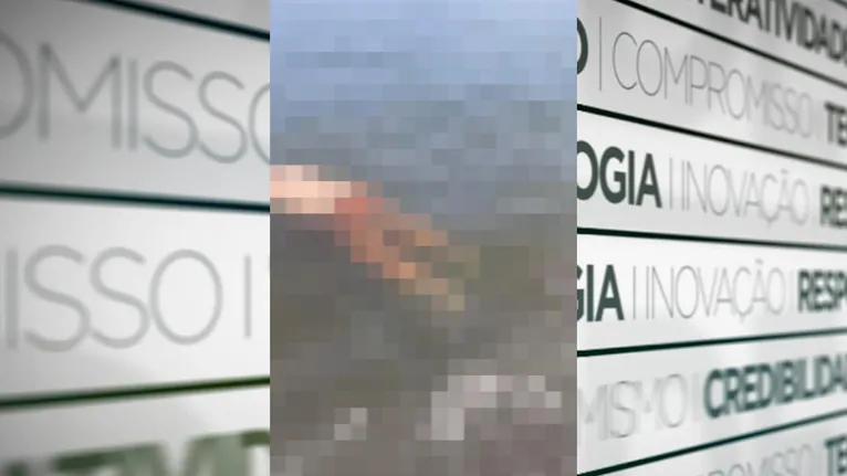 Um dos corpos que estava desaparecido depois da colisão das embarcações sendo encontrado