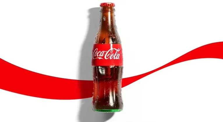 Coca-Cola muda identidade visual e renova design global