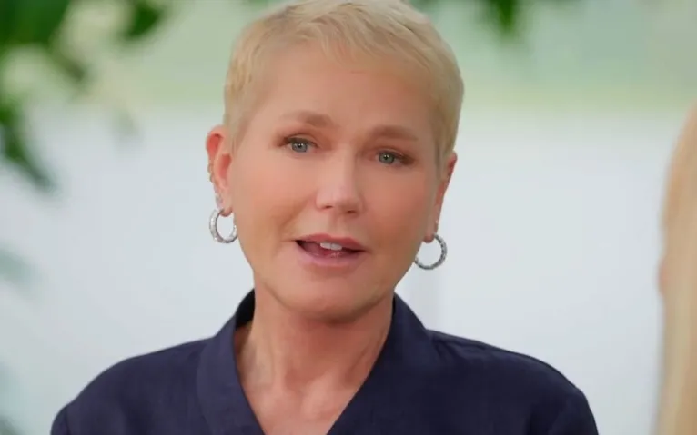 Xuxa anuncia aposentadoria da nave do Xou da Xuxa