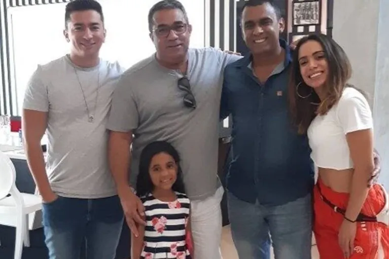 Anitta recorda descoberta do irmão Felipe no Altas Horas