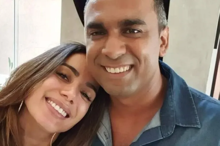 Anitta recorda descoberta do irmão Felipe no Altas Horas