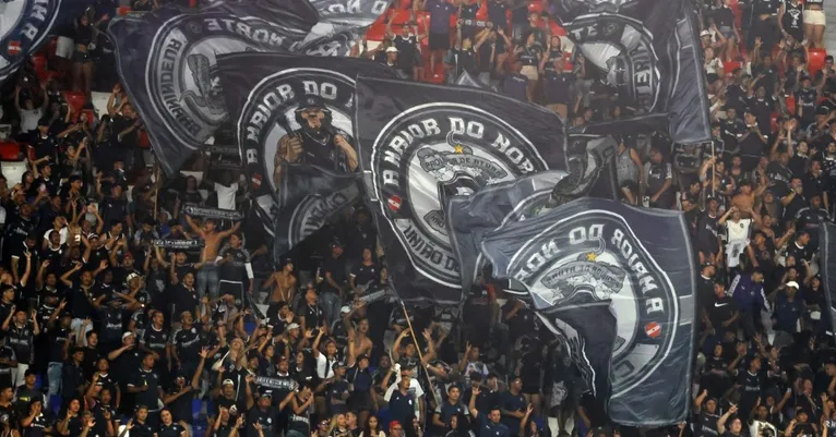 A torcida azulina lotou o Mangueirão para testemunhar a chegada do time nas quartas de final da competição após 35 anos, mas saiu frustrada