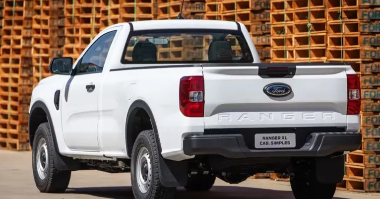 Ford Ranger XL é a única versão com cabine chassi ou simples