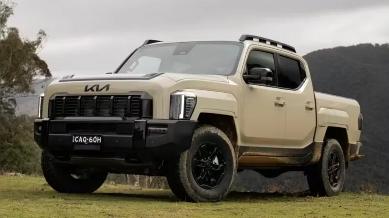 A Kia Tasman estreia como a primeira picape da marca, com grandes dimensões, capacidade de reboque de até 3,5 toneladas e motores turbo.