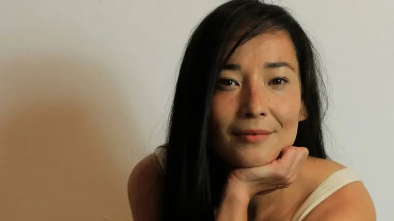 Renata Sayuri construiu uma trajetória marcante na TV, com passagens pelo Band Kids, Fantasia, Sítio do Picapau Amarelo, Malhação e outras produções que marcaram diferentes gerações.