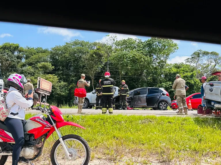Acidente em Santa Maria do Pará deixa trânsito congestionado na BR-316