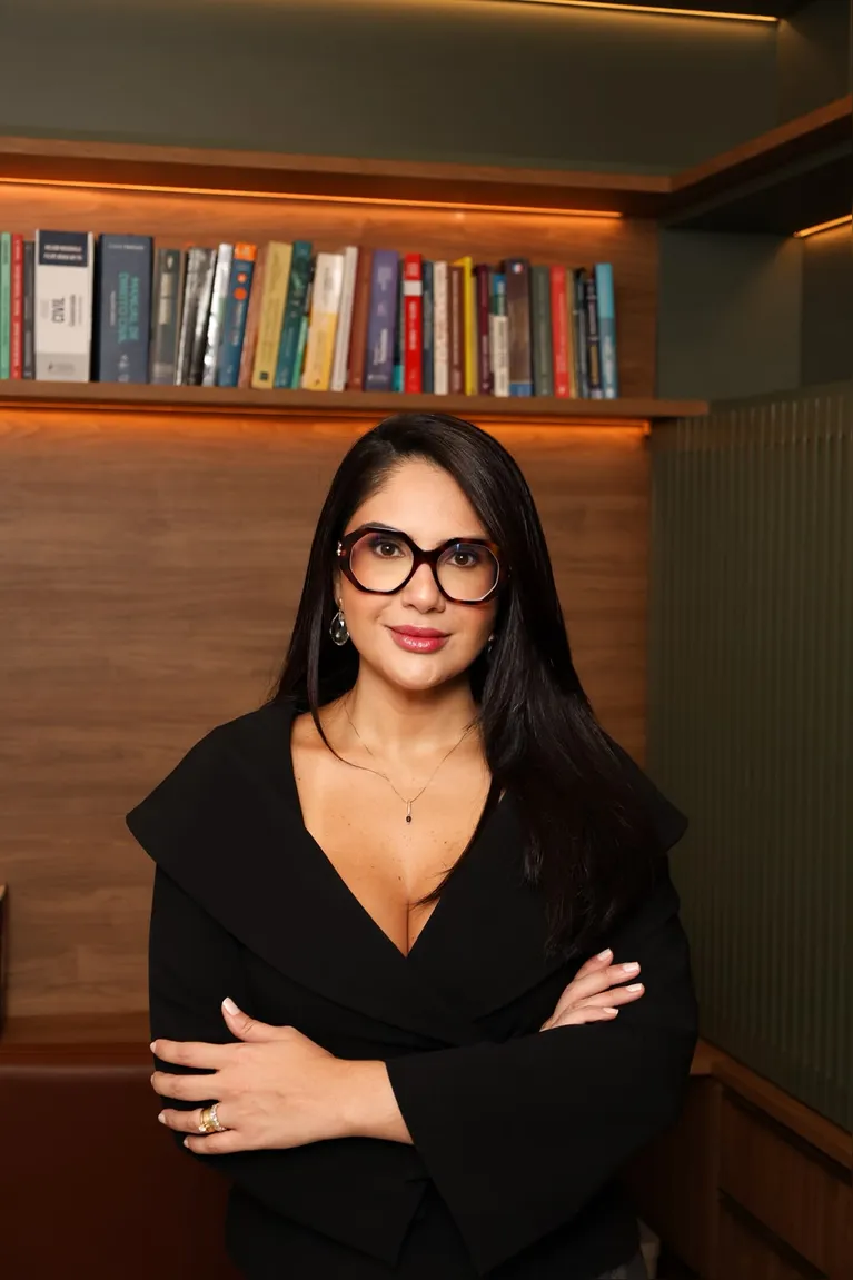 Jamille Saraty M. Graim, advogada, professora, mestre em Direito Civil e doutoranda em Direito Constitucional.