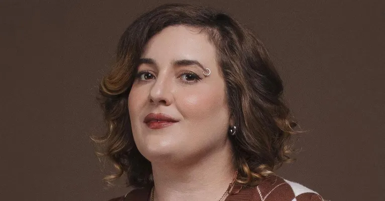 A advogada Mailô Andrade, especialista no tema, destaca que um dos principais avanços da Lei Maria da Penha foi ampliar o entendimento sobre a violência contra a mulher.