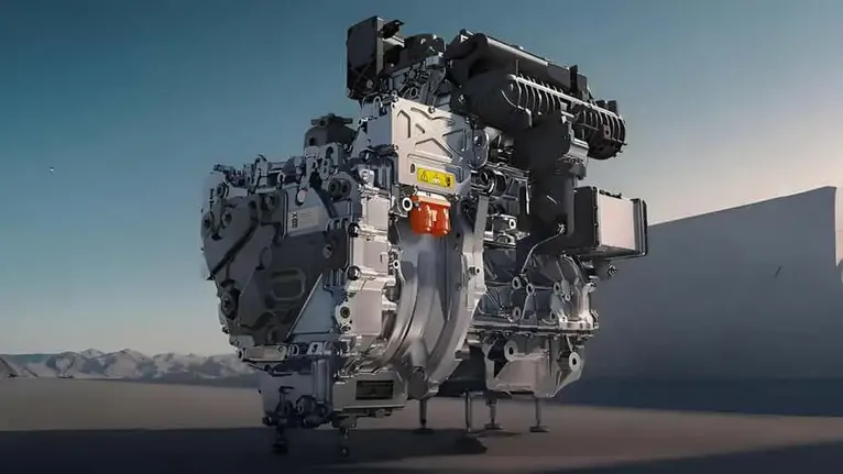 Nos REEVs, o propulsor a gasolina funciona como gerador e entra em ação principalmente quando a bateria precisa de carga durante viagens mais longas.