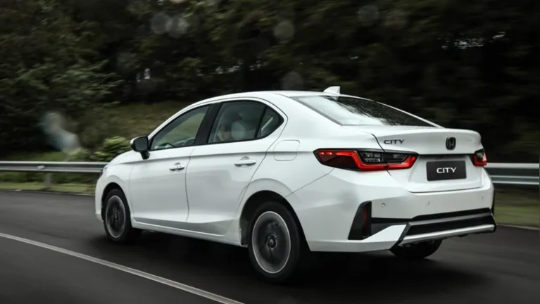Honda City Sedan 2027 ganha novo visual, mais equipamentos e atualizações tecnológicas para enfrentar concorrentes como Volkswagen Virtus, Chevrolet Onix Plus, Hyundai HB20S e Nissan Versa.