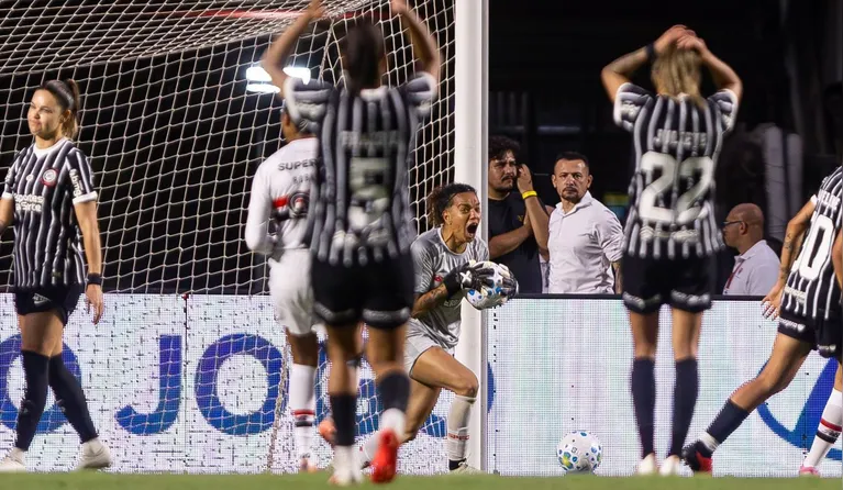 Carlinha defendeu um pênalti que poderia levar a final para os pênaltis