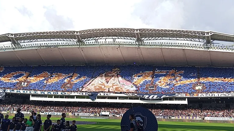 Ídolos históricos e Nazinha são homenageados pela torcida do Remo