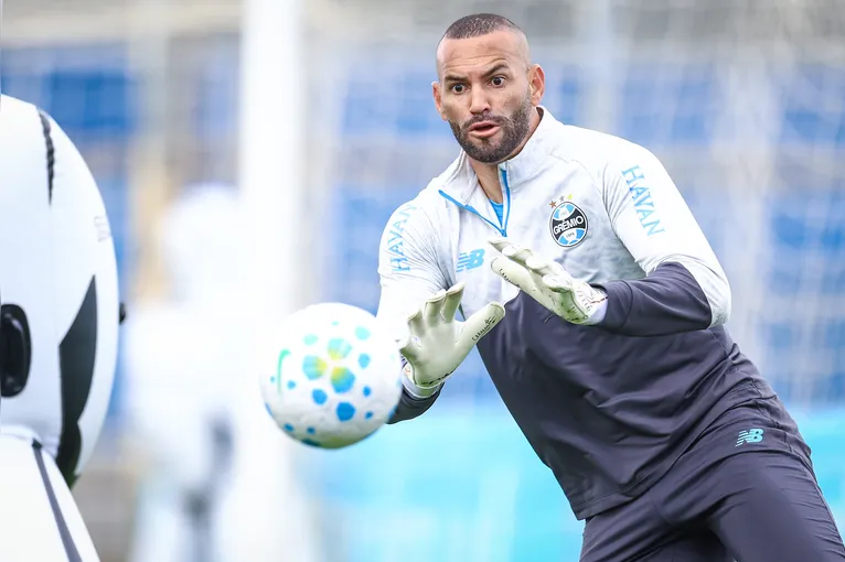 Experiente, Weverton tem a missão de parar o Leão
