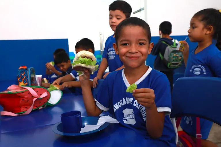O novo lanche contribui não só para a alimentação como também na frequência e aprendizado escolar
