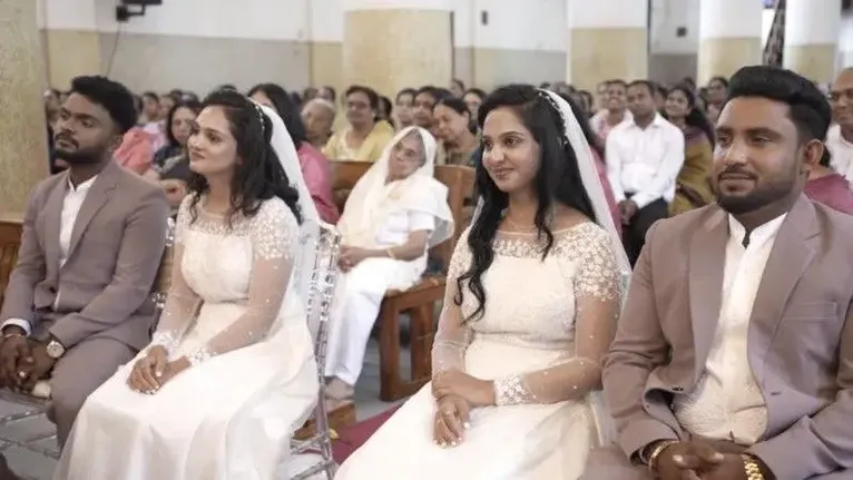 Nikhil (à esquerda) e Akhil (à direita) há muito tempo esperavam encontrar irmãs gêmeas para casar