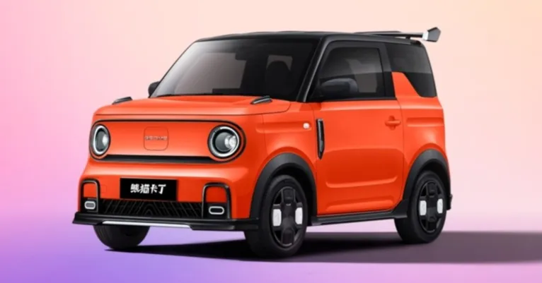 O visual esportivo da versão Karting Edition é um dos destaques do novo Geely Panda Mini.