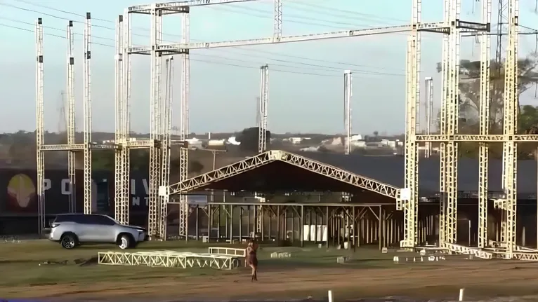 Estrutura do Parque José Francisco Diamantino em ritmo de montagem para receber cerca de 100 expositores do sudeste paraense.