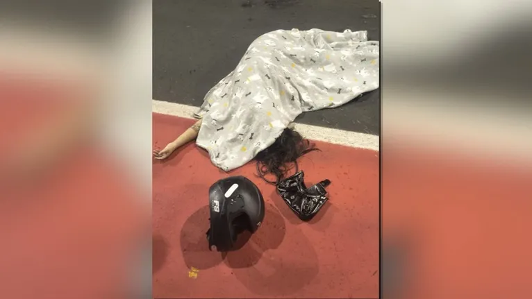 A jovem Kamila Catarina Souza, de 25 anos, morreu no local após o forte impacto.