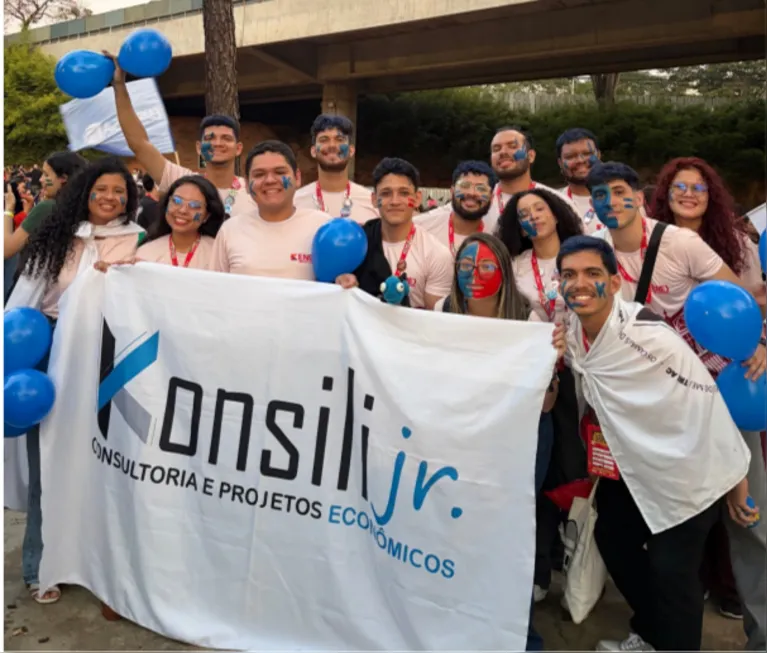 Quinze estudantes da Konsili Jr., empresa júnior da UFPA, representaram o Pará no ENEJ 2026, em Belo Horizonte, e celebraram a conquista do Nível 2 do movimento.