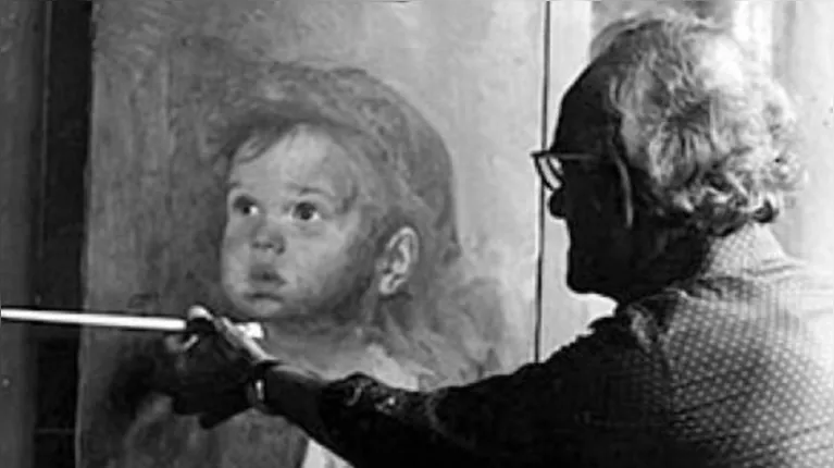 Giovanni Bragolin pintando uma das obras que ajudaram a transformar os "quadros das crianças que choram" em um dos grandes mistérios da arte popular.