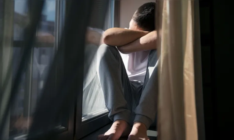 Mais do que um comportamento isolado, mudanças persistentes na rotina, no humor e na forma de se relacionar podem indicar que alguém não está bem emocionalmente.